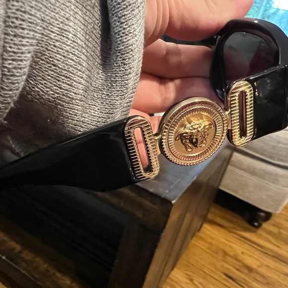 Pre-Loved Authentic Versace Sunglasses